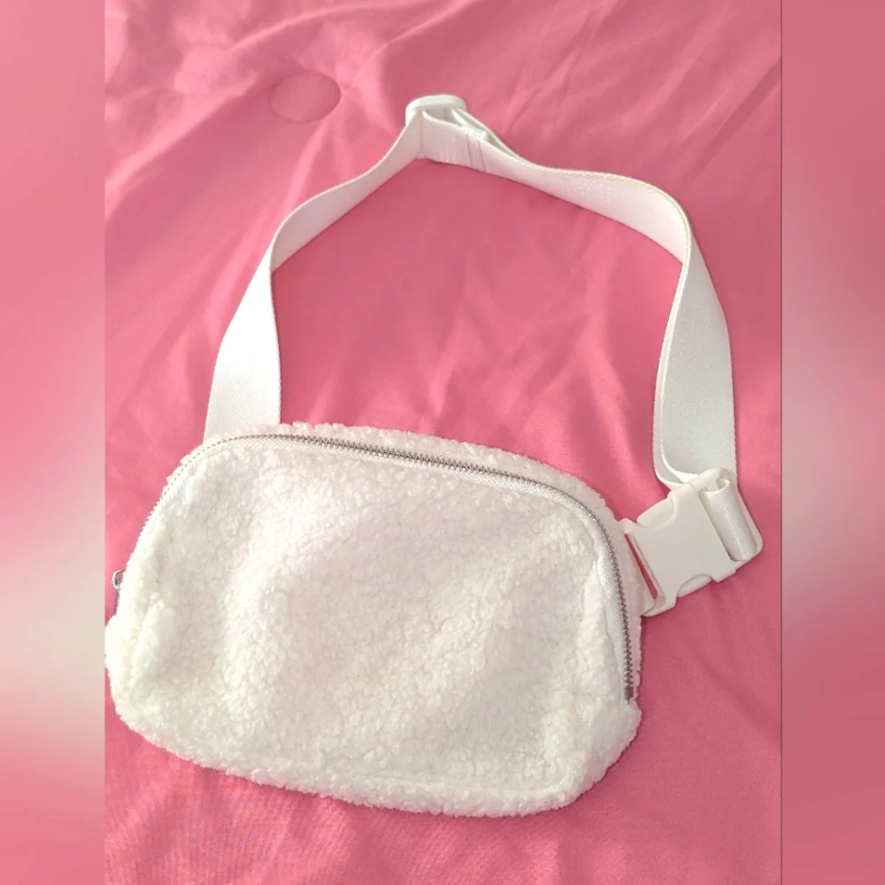 White Fluffy Crossbody Bag NWOT‎